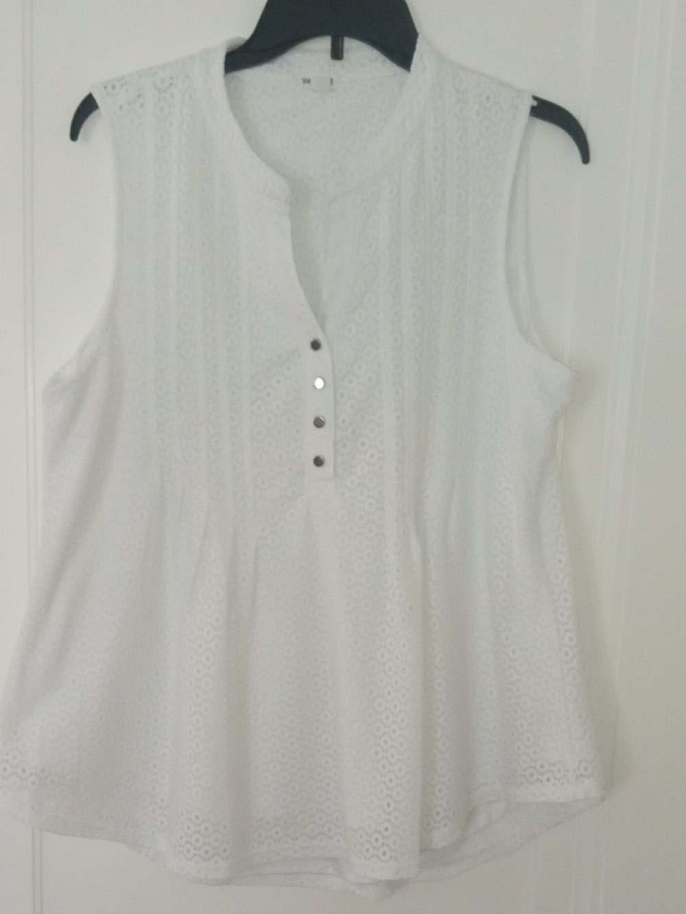White Sleeveless Eyelet Blouse -women XL, Westport